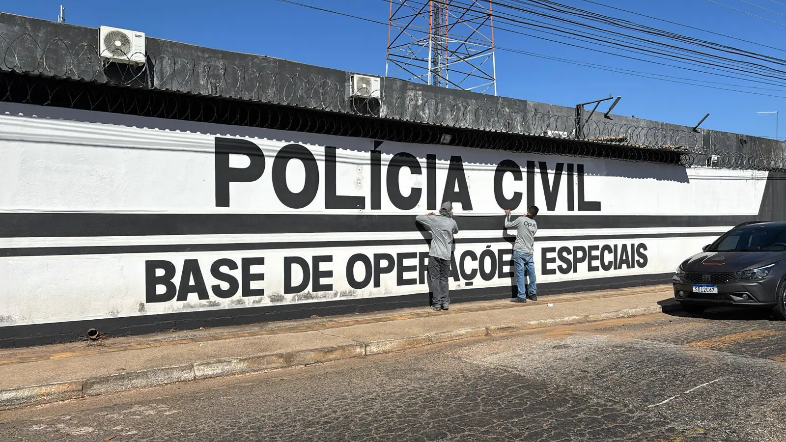 Muro da base do CORE/GT3 da Polícia Civil em Goiânia após a reforma executada pela Construtora Premium